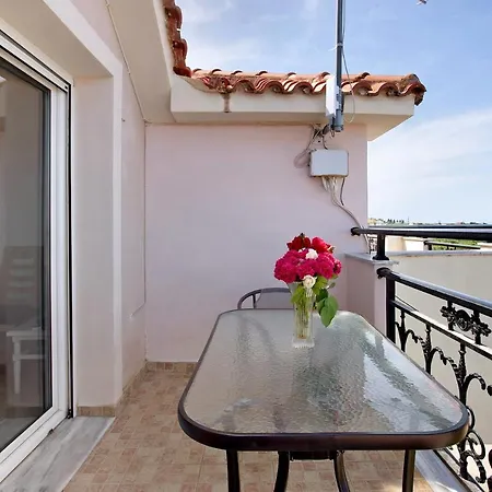 Yiannis Sea View 9 *