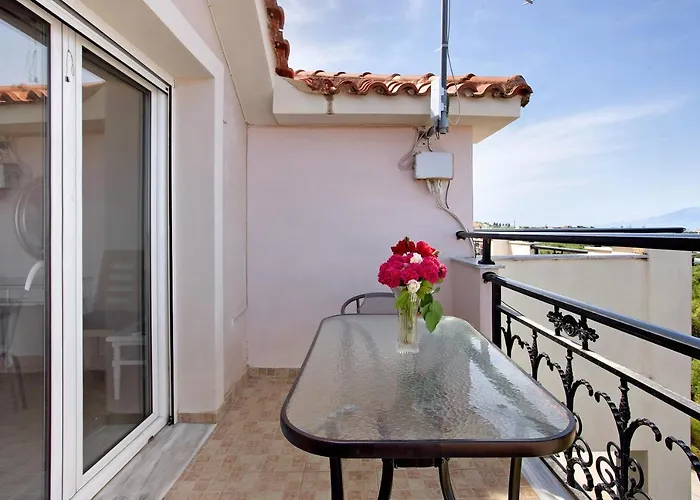 Yiannis Sea View 9 *