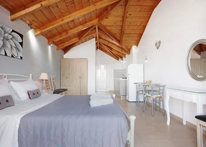 Yiannis Sea View 9 *